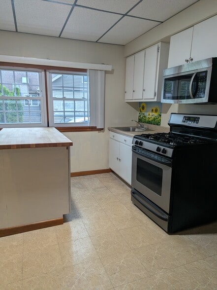 Kitchen - 218 Alaska St