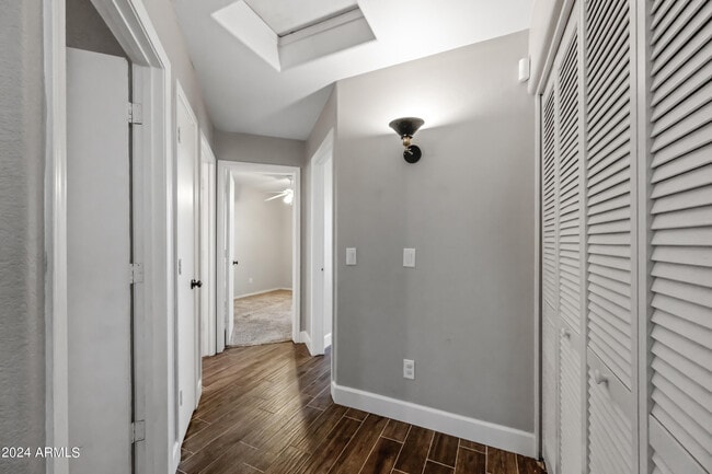 Building Photo - 2075 S Peppertree Dr