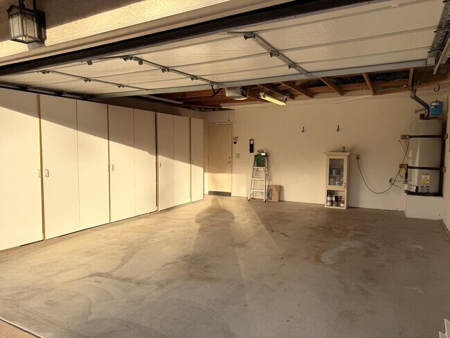 Building Photo - 39196 Sweetwater Dr