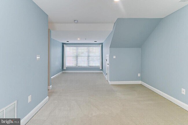 Building Photo - 2022 N Culpeper St
