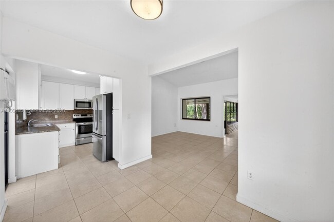 Building Photo - 3255 SW 60th Ave