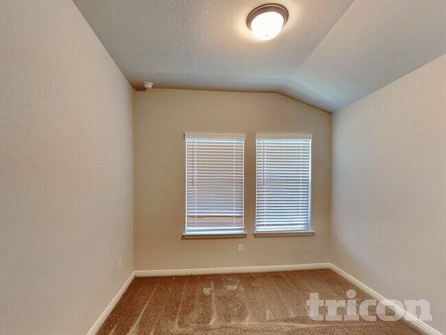 Building Photo - 5523 Shasta Pl