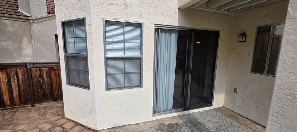 Building Photo - 12022 Calle De Montana