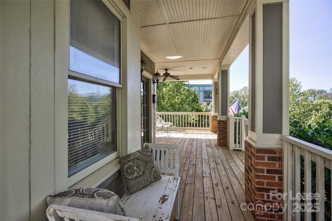 Building Photo - 909 Woodruff Pl
