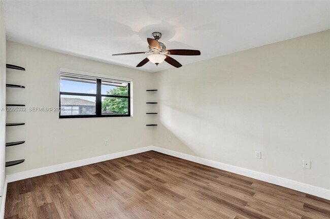 Building Photo - 9946 Nob Hill Pl