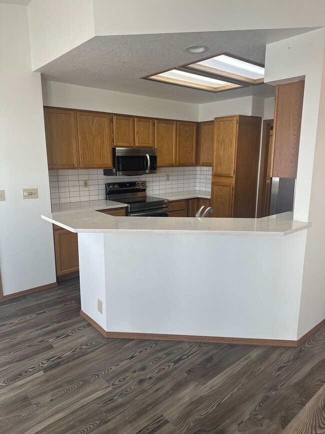 Building Photo - Tranquil & delightful 3-bedroom, 2-bathroom home that offers both comfort and convenience with it...