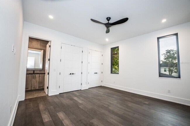 Building Photo - 3010 W Trilby Ave