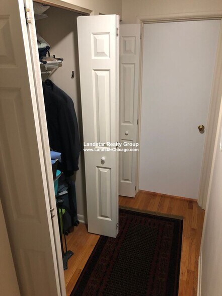 Building Photo - 1327 Chicago Ave