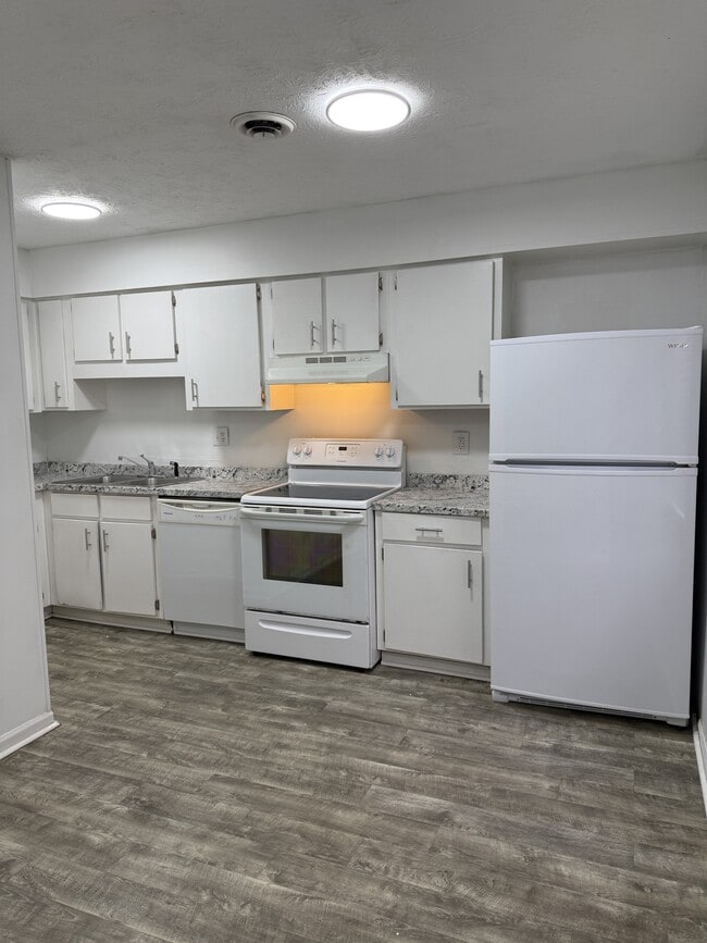 Building Photo - 103 Stone Tree Dr