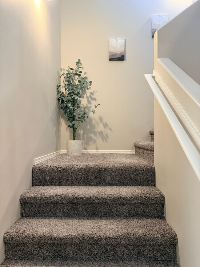 Building Photo - 1418 Santa Thomas St