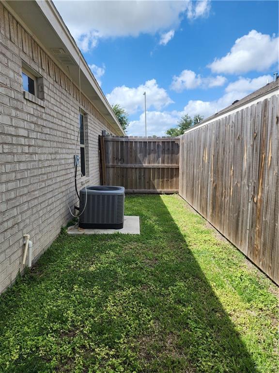 Building Photo - 5804 Nightingale Ave