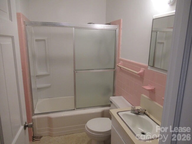 Building Photo - 505 S Cedar St