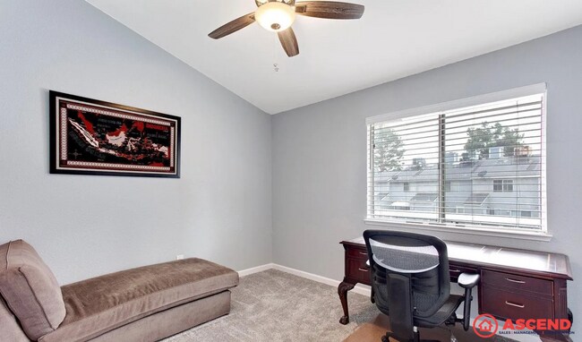Building Photo - 2600 Brookside Dr