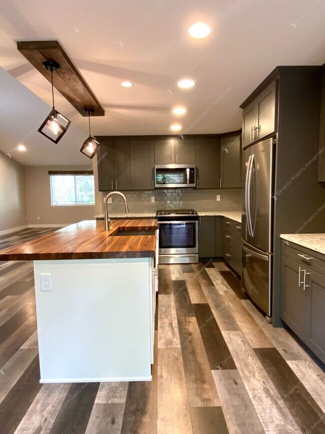 Building Photo - Updated Gem Near the River Trail – Minutes...