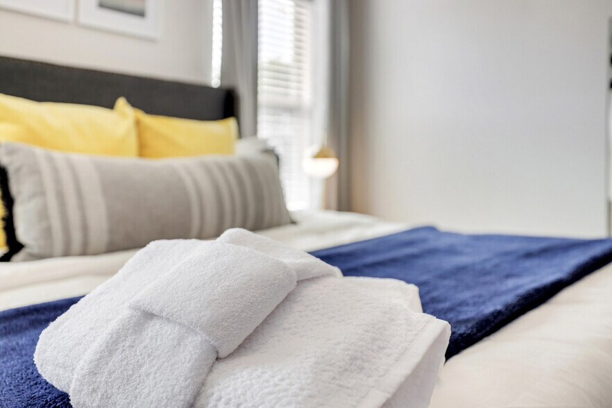 Building Photo - 414 NW Retreat Ln