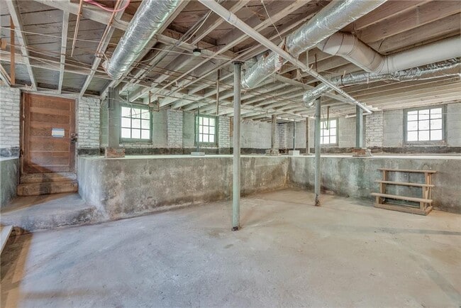 Building Photo - 812 Adair Ave NE