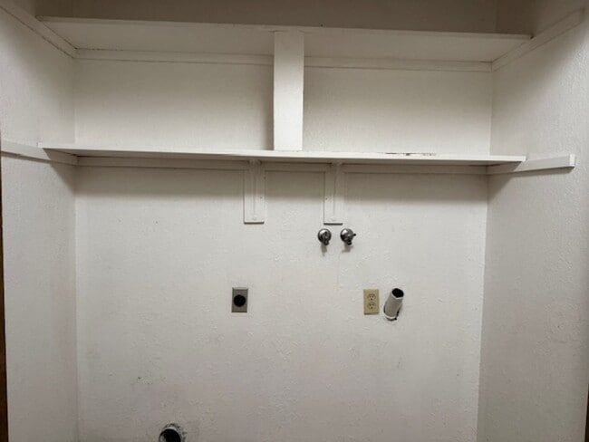 Building Photo - Single Level House - Rincon Valley - 3bd 2ba - 1788 Square Feet of Living Space