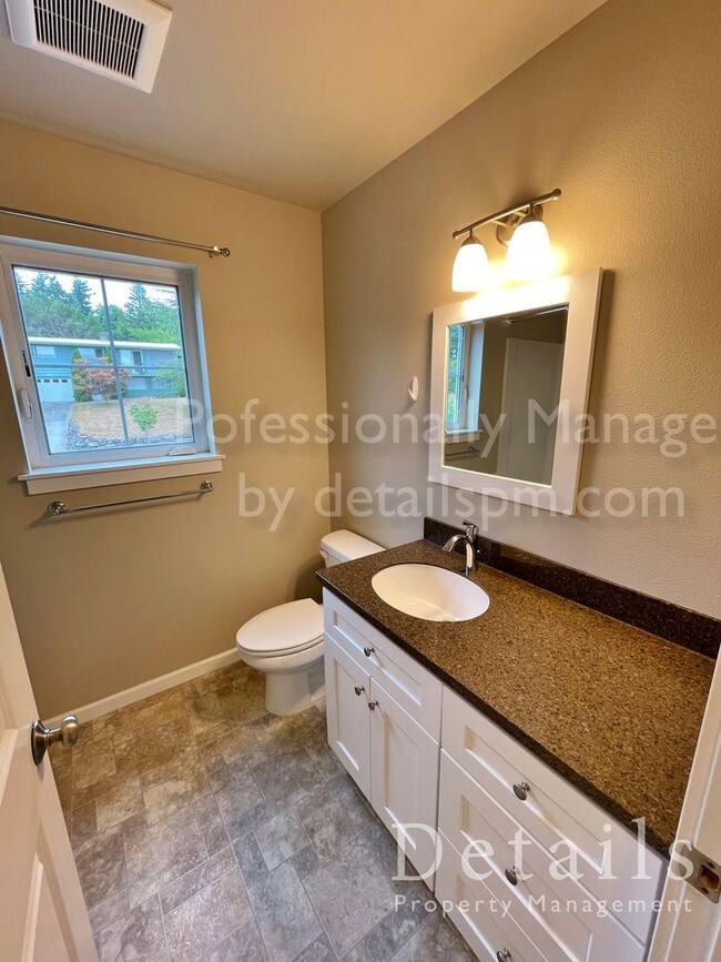 Building Photo - COMING SOON: Poulsbo 2 Bedroom with Water & Mountain Views!