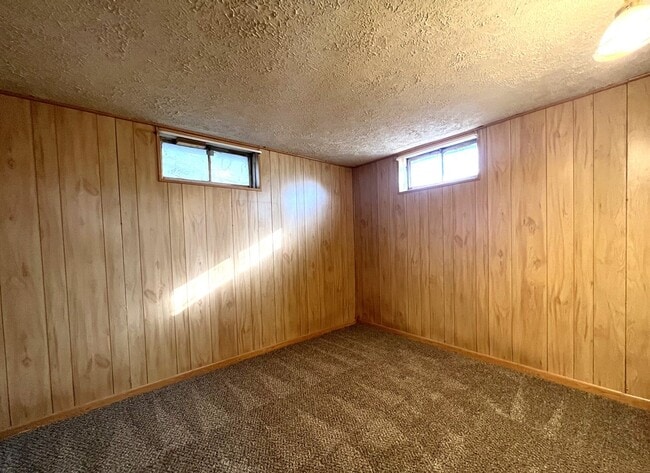 Building Photo - Midtown 3Bed 2Bath 1 Car Garage $1,700