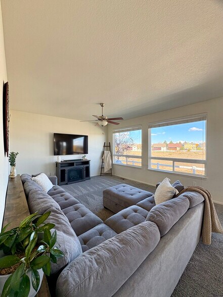 Building Photo - 2426 Summerpark Ln