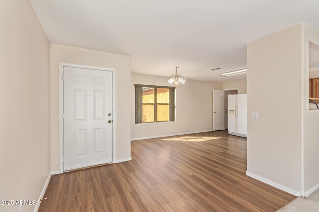 Building Photo - 11602 W Bloomfield Rd