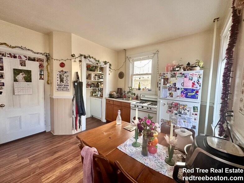 Building Photo - 52 Dustin St