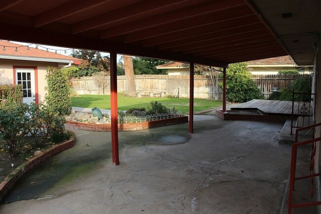 Building Photo - 1804 Duke Dr