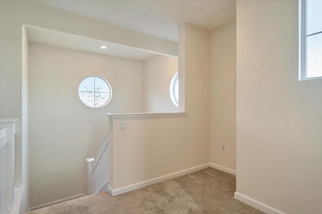 Building Photo - 581 Bridgeport Terrace