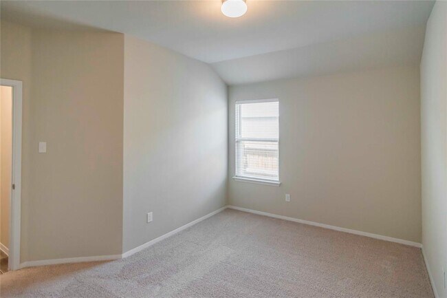 Building Photo - 204 Rollingwood Dr