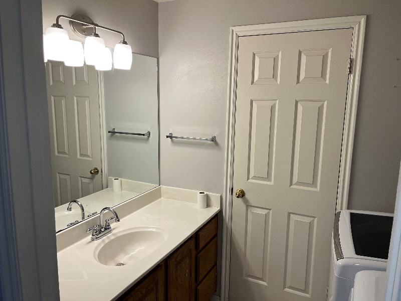 Building Photo - 573 E Main St