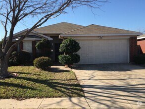 Building Photo - Beautiful 3-2-2 Move In Ready!