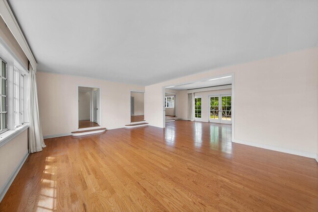 Building Photo - 257 Via Linda