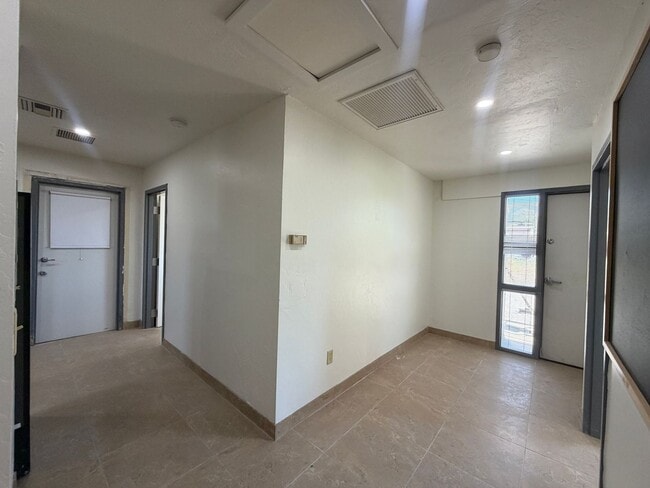 Building Photo - 1741 N 6th Ave