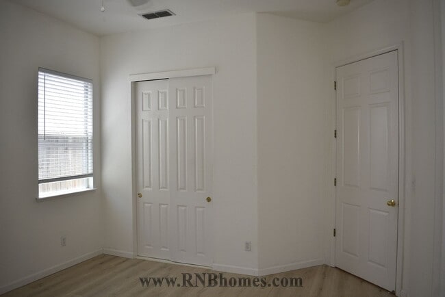 Building Photo - 18 Diggins Dr