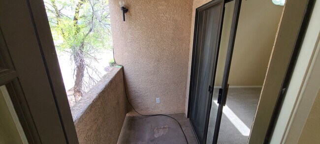 Building Photo - Stone Ave Pastime Rd - 2 Story Townhouse w...