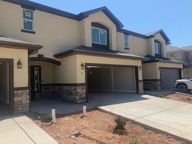 Gorgeous Townhome! End Unit. - Gorgeous Townhome!  End Unit.