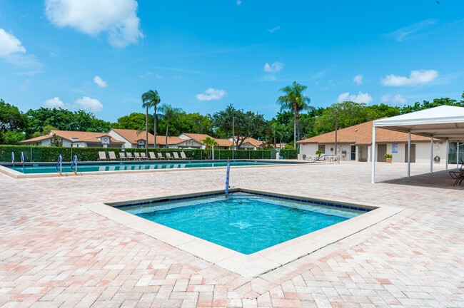 Building Photo - 18615 Breezy Palm Way