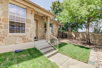 Building Photo - 16100 S Great Oaks Dr