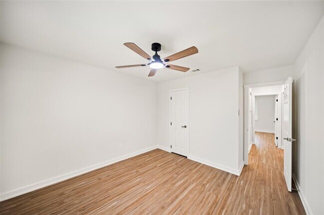 Building Photo - 18 Tulip Hill Ct