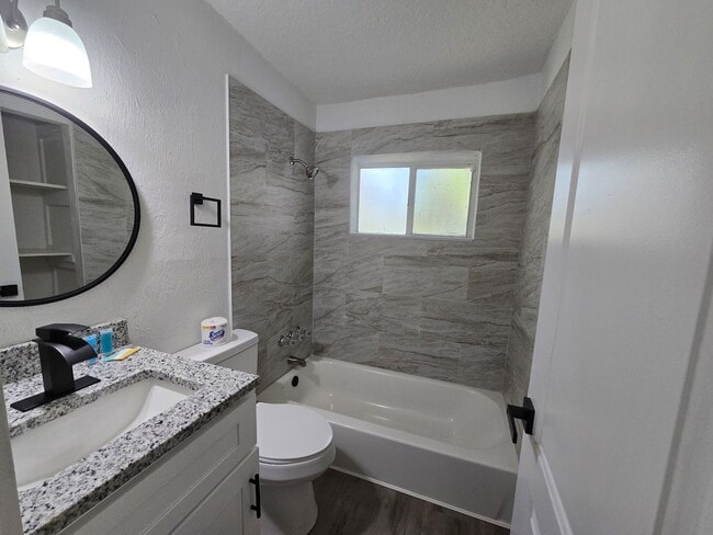 Building Photo - Newly UPDATED 3 Bedroom, 1.5 Bath Daytona ...