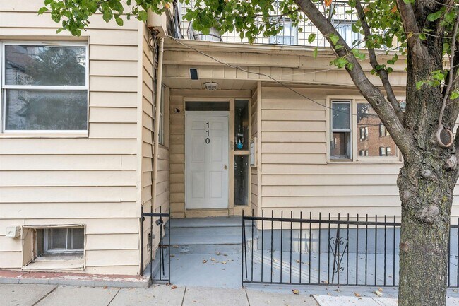 Building Photo - 110 34th St