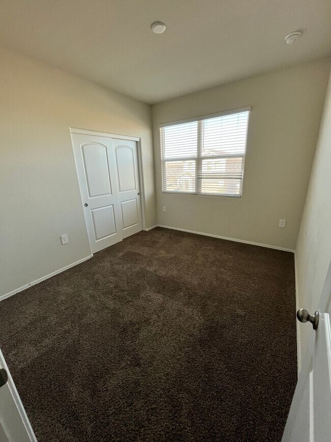 Building Photo - 4 Bedroom 2.5 Bathroom 2 Story Single Family Home