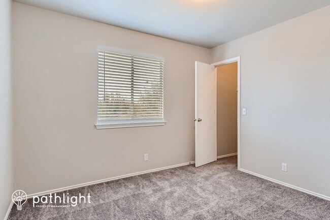 Building Photo - 327 Precipice Way