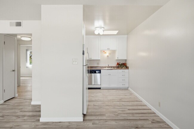 Building Photo - 418 Whitehall Rd