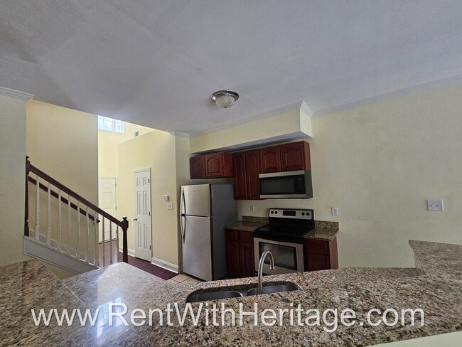 Building Photo - Gorgeous 3Bd / 2Ba Immaculate Townhome / U...