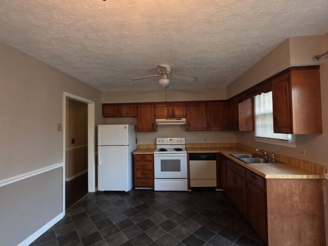 Building Photo - 705 Heritage Square Dr