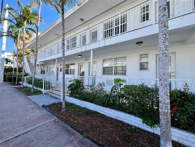 Building Photo - 450 77th St