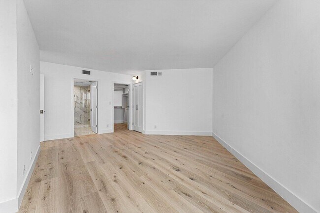 Building Photo - 1701 S Flagler Dr