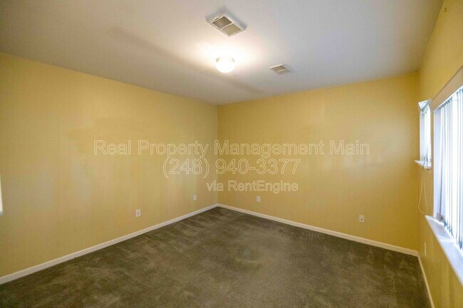 Building Photo - 264 E Palmer St