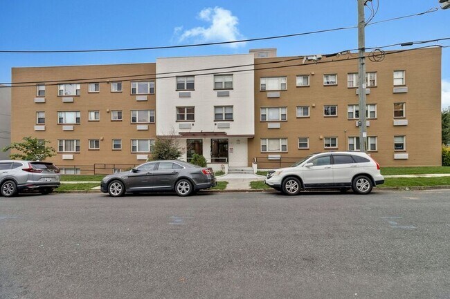 Building Photo - 738 Longfellow St NW